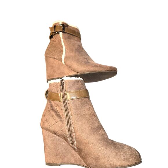 Alexis Bendel 8 Brown Women's Chelsea Ankle Boots  Wedge 3 Inch High Heel Shoe - Picture 5 of 7